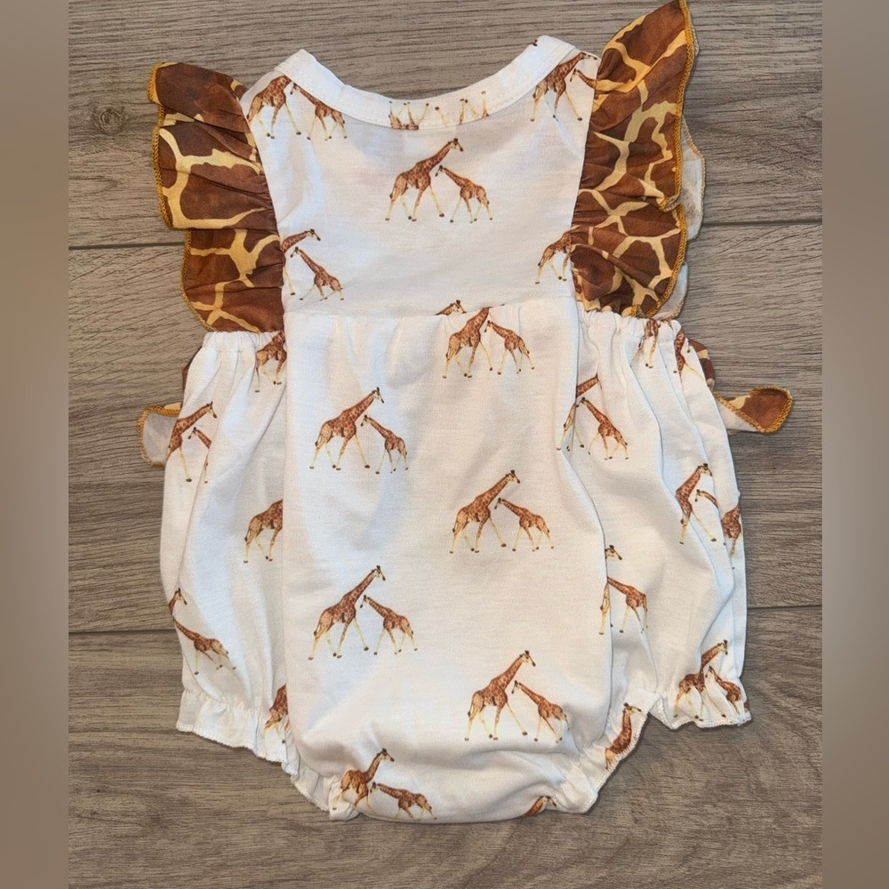Adorable Giraffe Print Baby Romper - Picture 2 of 2